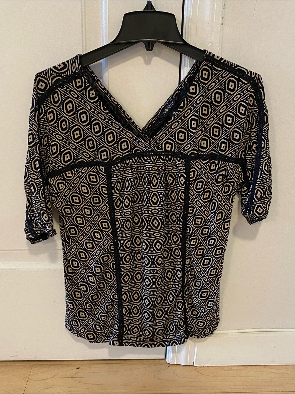 Lucky Brand Black Beige Print V Neck V Back Top M Boho